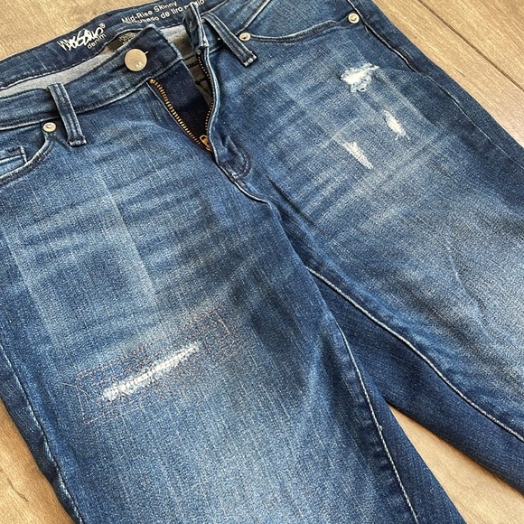 Like new Mossimo denim, mid rise, skinny jeans - Picture 3 of 4